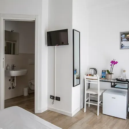 לינה וארוחת בוקר La Casa Del Sarto - And